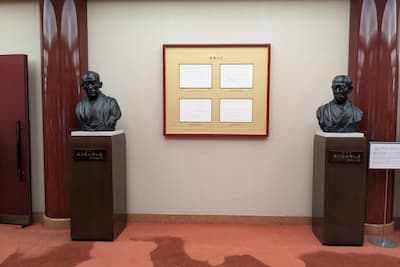 「團菊祭」では九代目團十郎と五代目菊五郎が1階ロビーでお出迎え