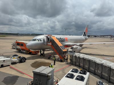 成田空港のジェットスター機
